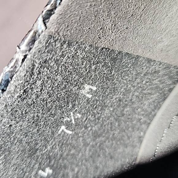 Stuart Weitzman Navy Blue Snakeskin Print Pointed Toe Kitten Heel Size 7.5 - Picture 15 of 16